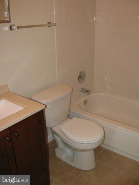 605 West Maple Avenue Sterling, VA 20164 - Photo 9 of 18 Bath