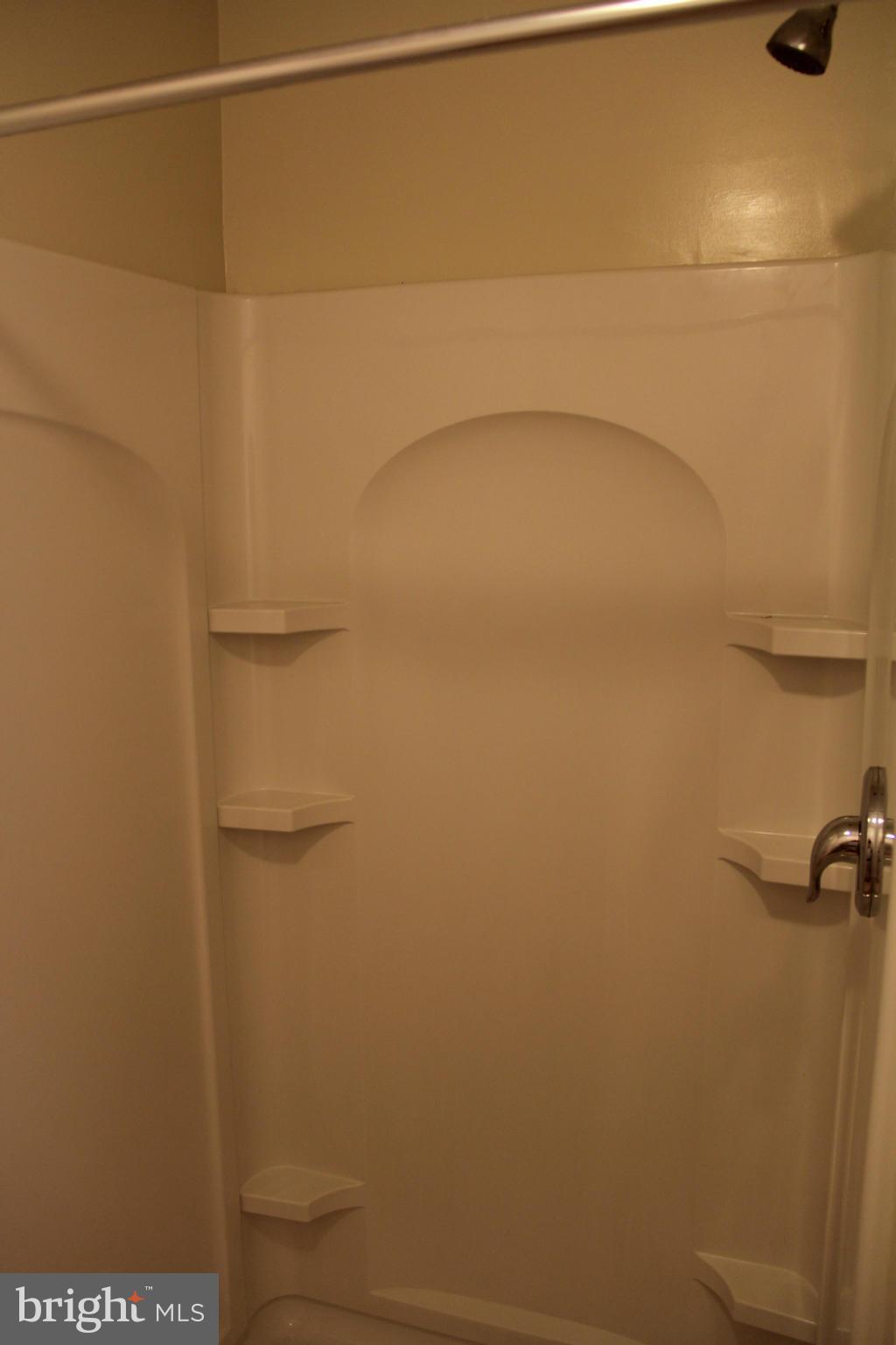 605 West Maple Avenue Sterling, VA 20164 - Photo 10 of 18 Bath