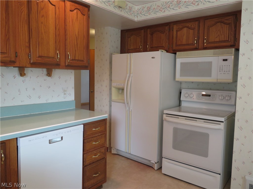 29308 Barjode Road Willowick, OH 44095 - Photo 18 of 31 Kitchen with appliances