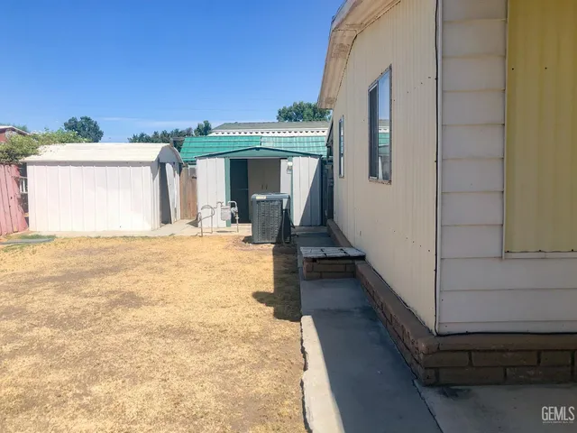 a view of a back yard of the house