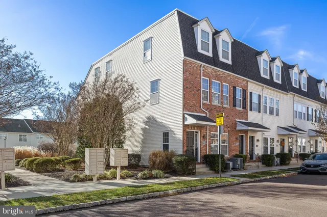 $345,000 | 4426 Driftwood Drive, Unit 77, Philadelphia, PA 19129