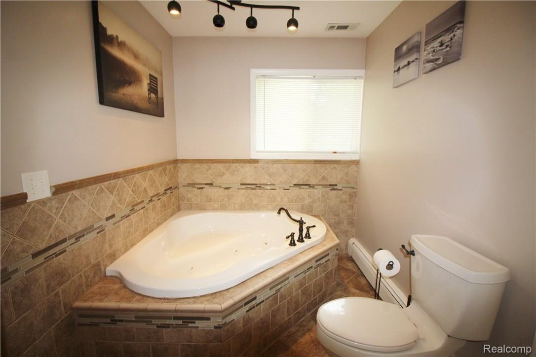 13670 Farm Road Belleville, MI 48111 - Photo 25 of 46 IMG_5823.JPG