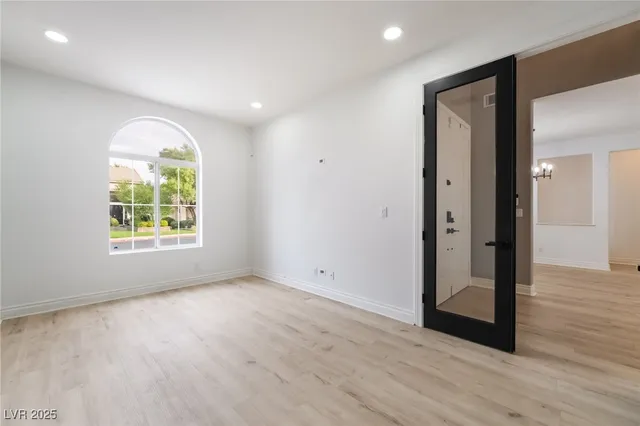 $3,999 | 299 Queen Creek Circle, Henderson, NV 89052