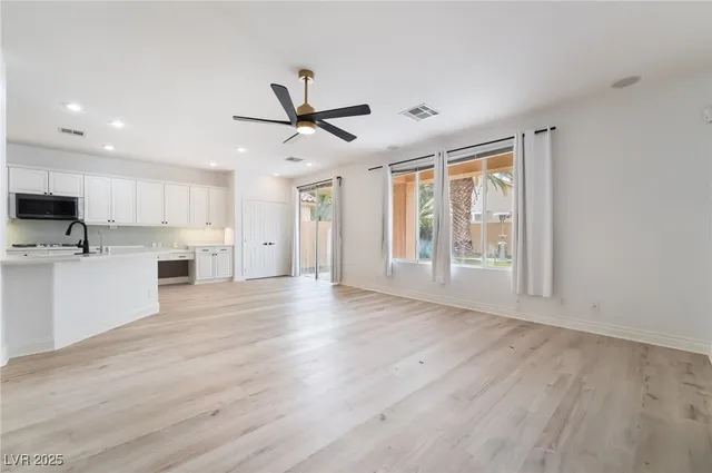 $3,999 | 299 Queen Creek Circle, Henderson, NV 89052