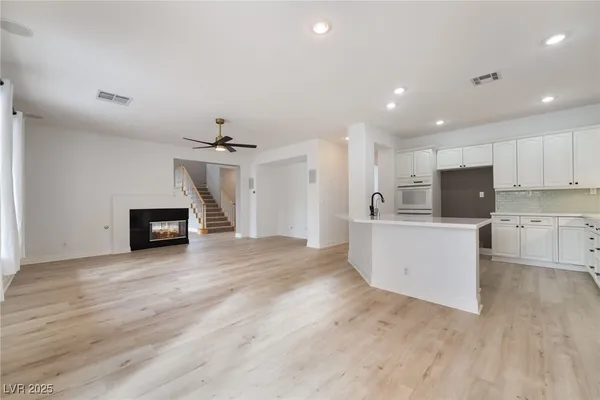 $3,800 | 299 Queen Creek Circle, Henderson, NV 89052