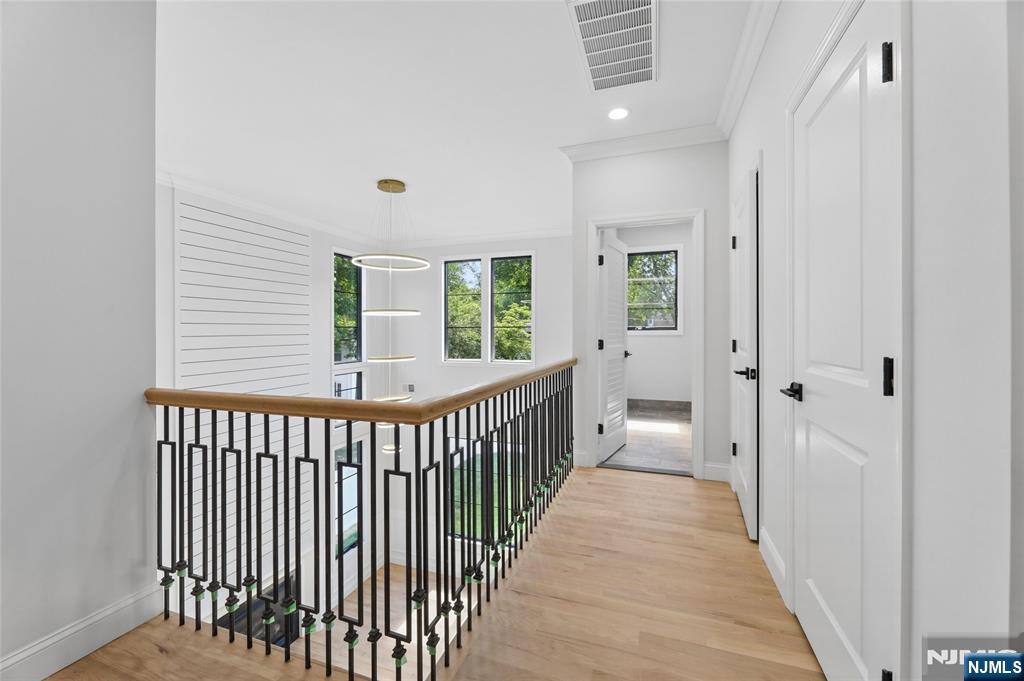 532 Hobart Road Paramus, NJ 07652 - Photo 23 of 46