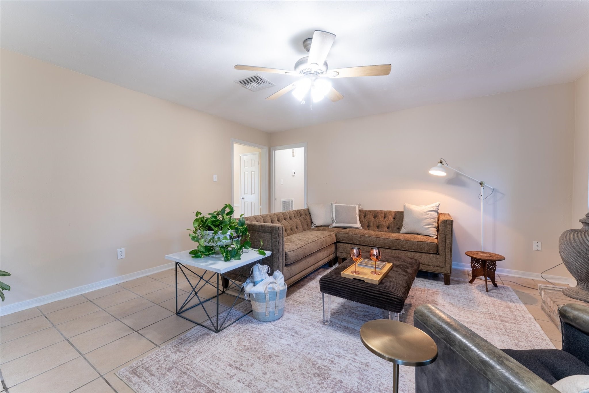 25019 Barmby Drive Spring, TX 77389 - Photo 20 of 43 a living room with furniture and a chandelier