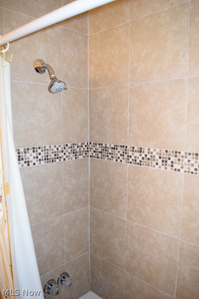 1094 Woodview Road Cleveland, OH 44121 - Photo 9 of 19 Gallery Image 9