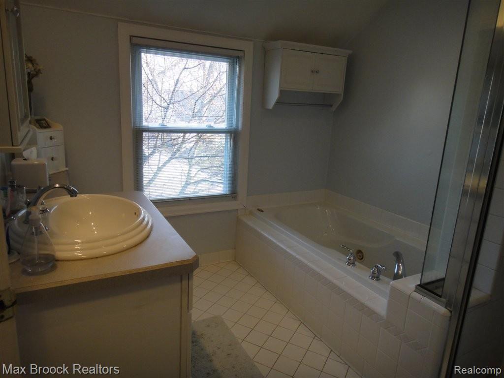 1706 Columbia Road Berkley, MI 48072 - Photo 12 of 19 Updated bathroom