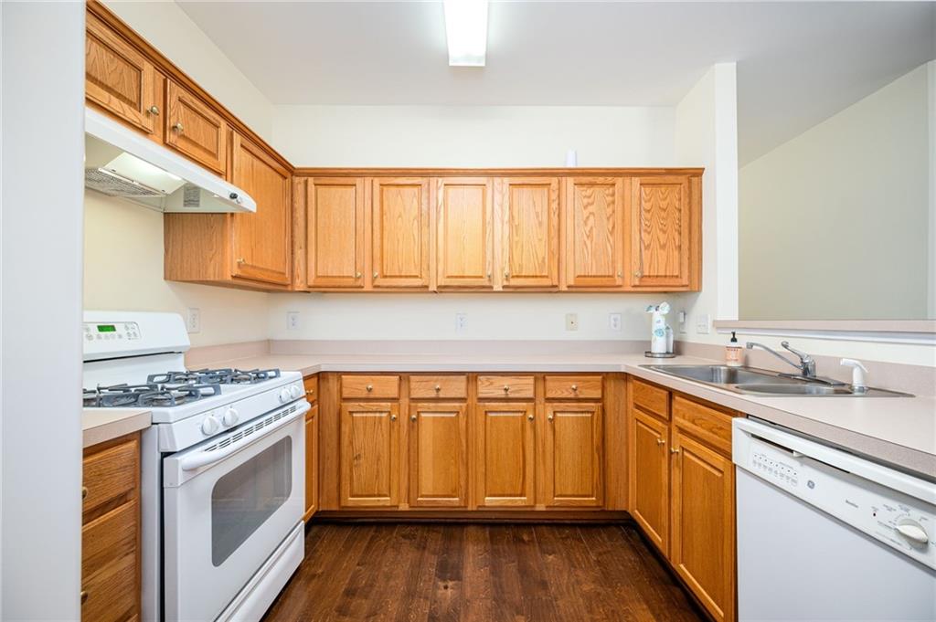 248 Riverstone Place Canton, GA 30114 - Photo 18 of 29 a kitchen with stainless steel appliances a stove a sink and a microwave