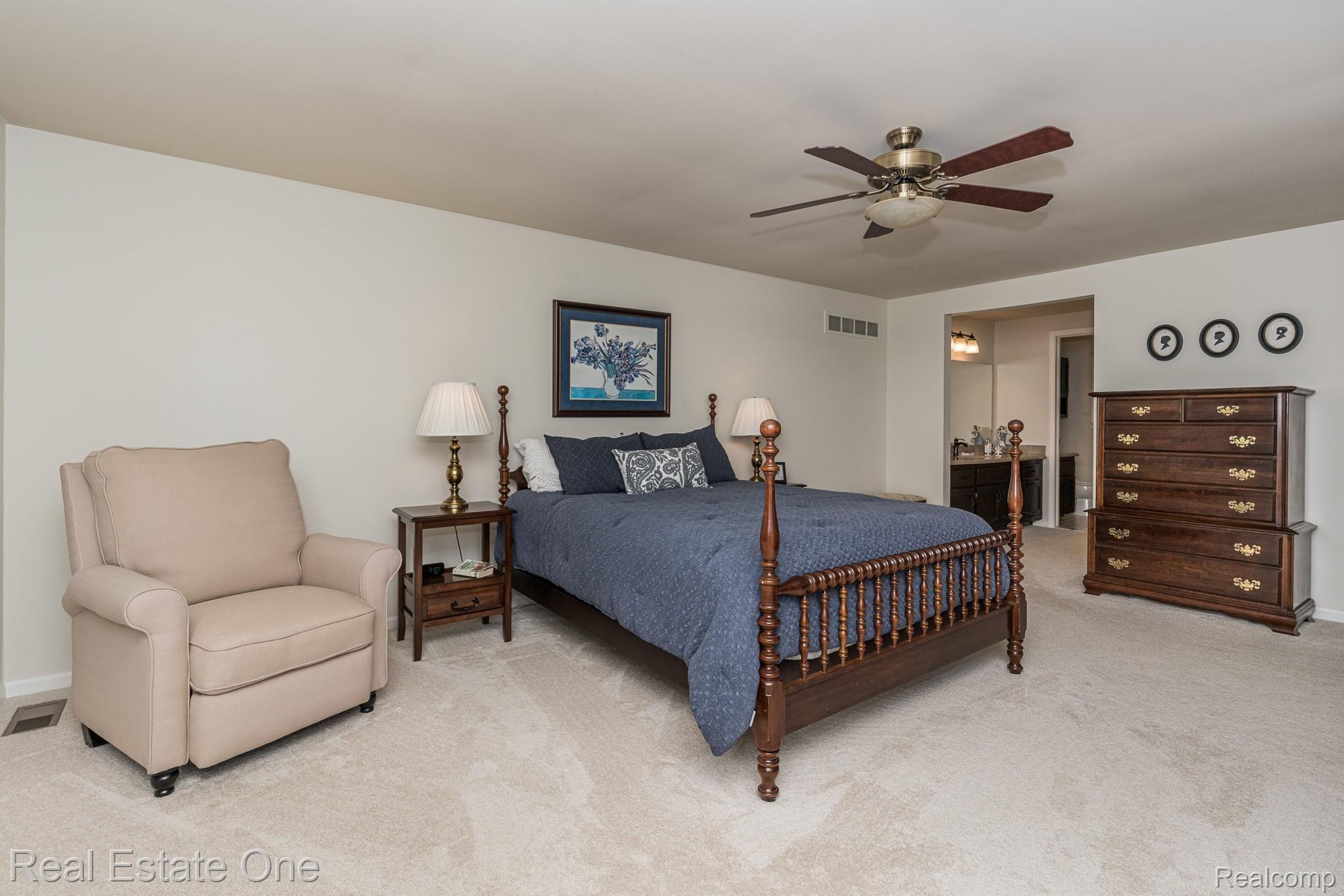 1900 McCormick Drive Rochester, MI 48306 - Photo 31 of 56 1900 McCormick MLS-W032.jpg