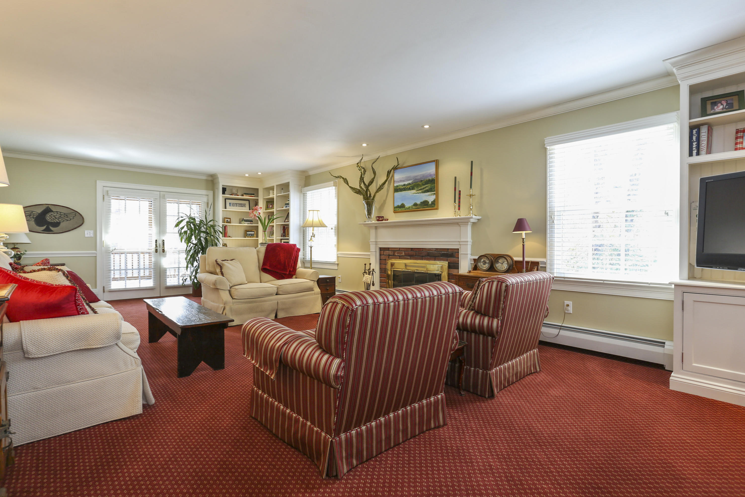 28 Miller Road Darien, CT 06820 - Photo 13 of 40 012-photo-family-room-8106577