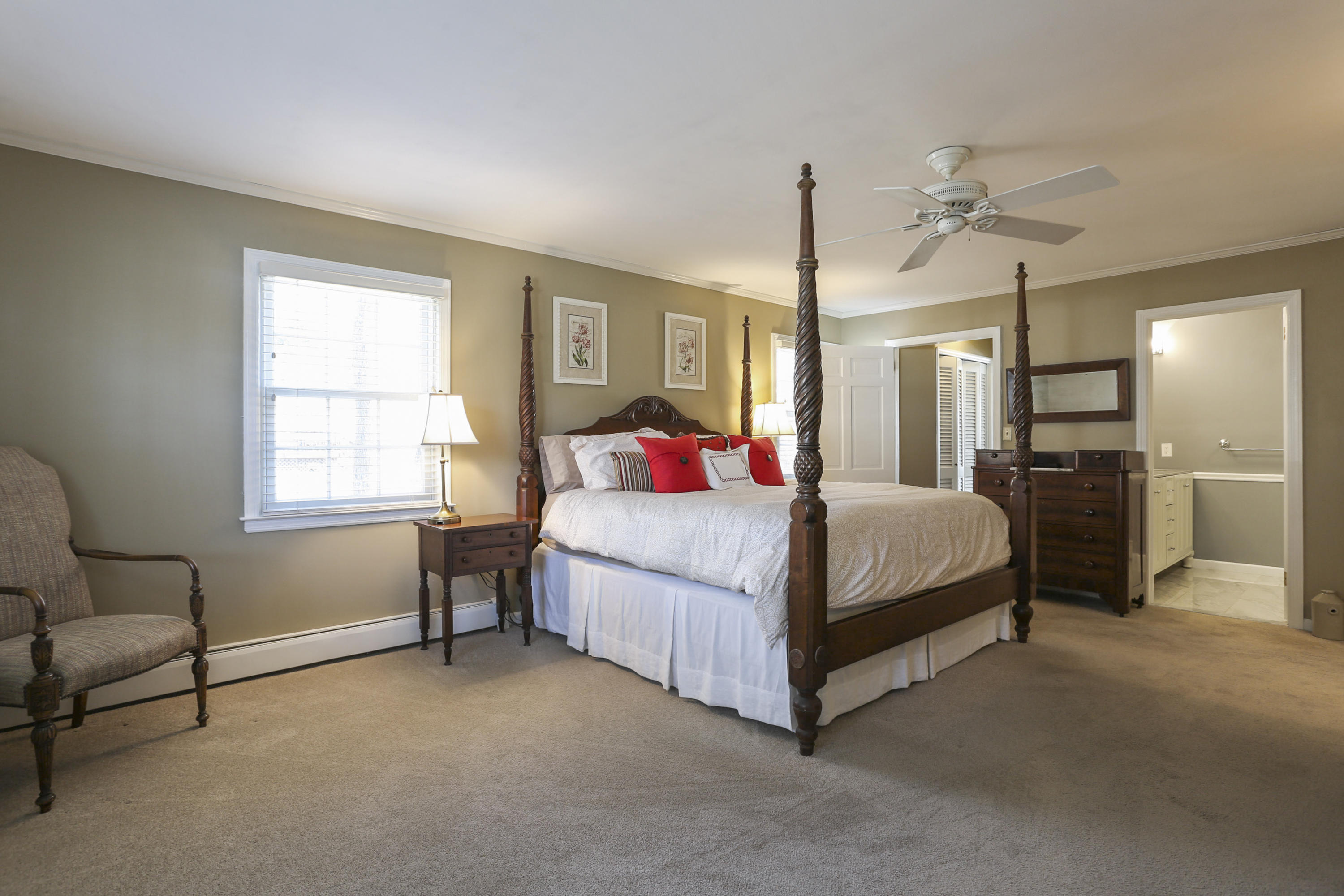 28 Miller Road Darien, CT 06820 - Photo 18 of 40 017-photo-master-bedroom-8106591