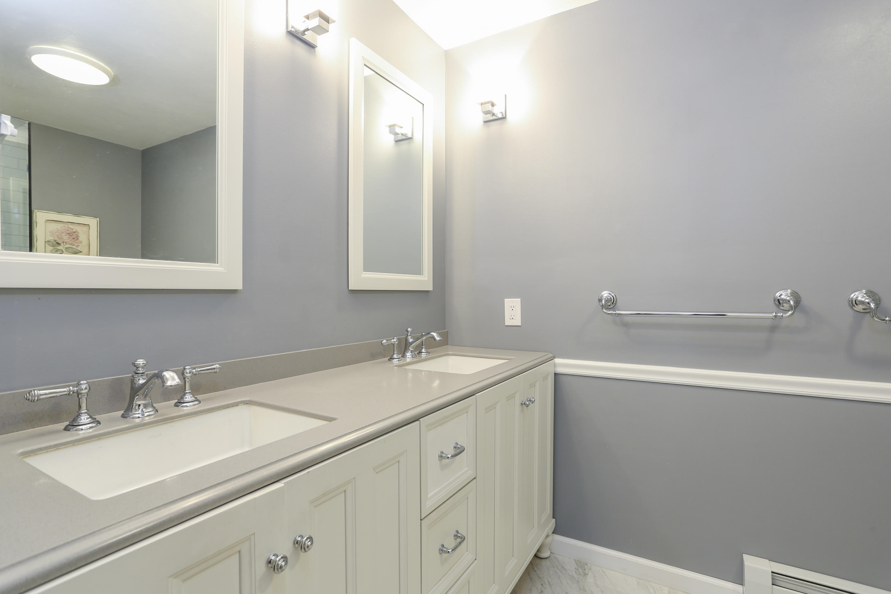28 Miller Road Darien, CT 06820 - Photo 24 of 40 023-photo-master-bathroom-8106592