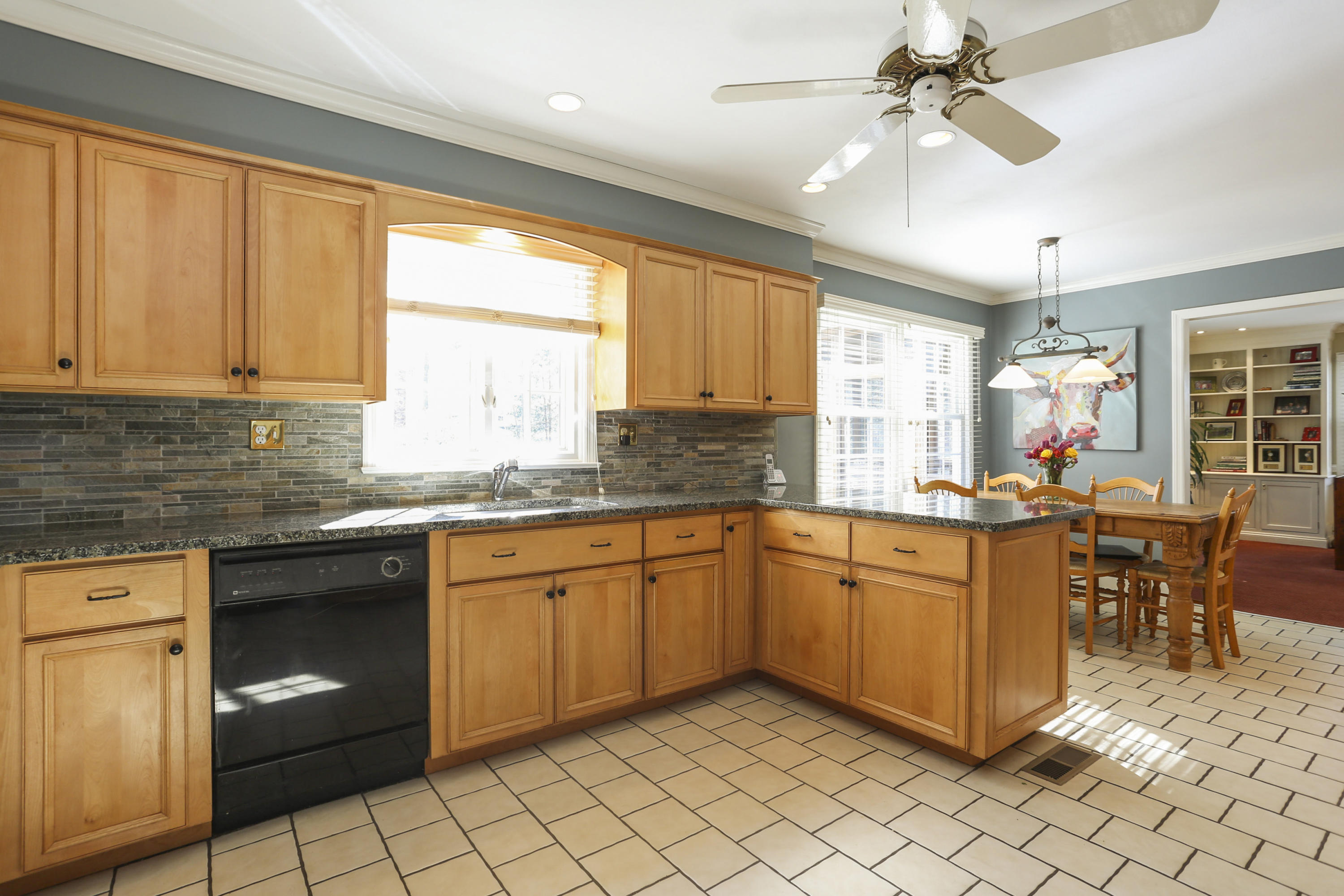 28 Miller Road Darien, CT 06820 - Photo 8 of 40 007-photo-kitchen-8106572