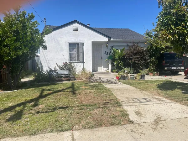 $399,998 | 559 South Veach Avenue, Manteca, CA 95337