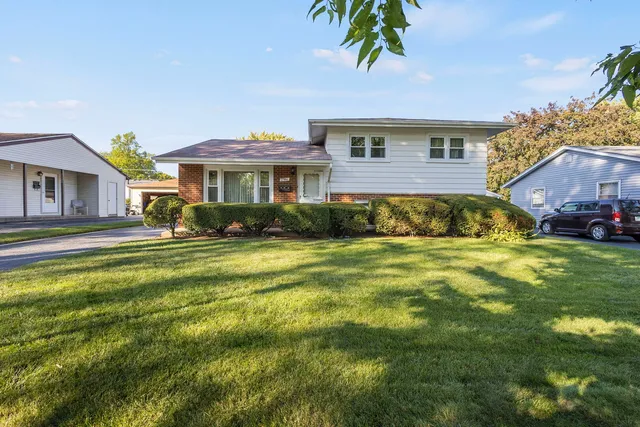 $399,000 | 2306 Kingfisher Lane, Rolling Meadows, IL 60008