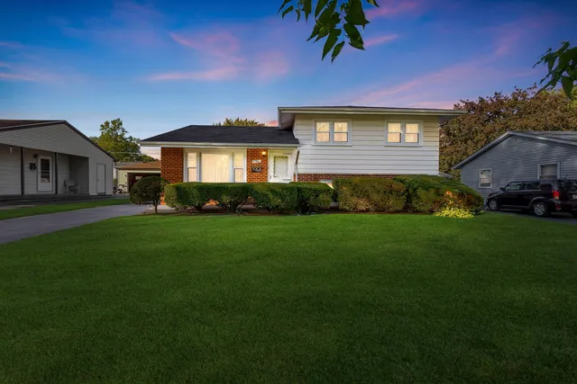 $399,000 | 2306 Kingfisher Lane, Rolling Meadows, IL 60008