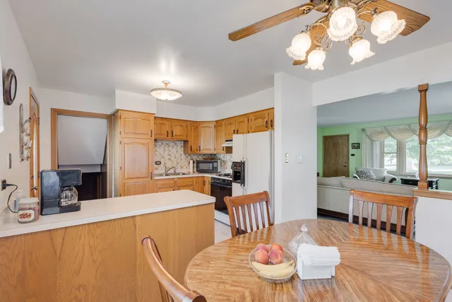 $399,000 | 2306 Kingfisher Lane, Rolling Meadows, IL 60008