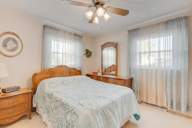 $399,000 | 2306 Kingfisher Lane, Rolling Meadows, IL 60008