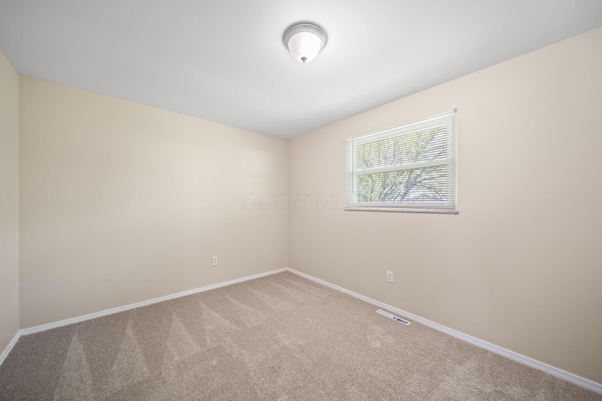 5220 Refugee Road Columbus, OH 43232 - Photo 22 of 48 22-web-or-mls-A7409875-2