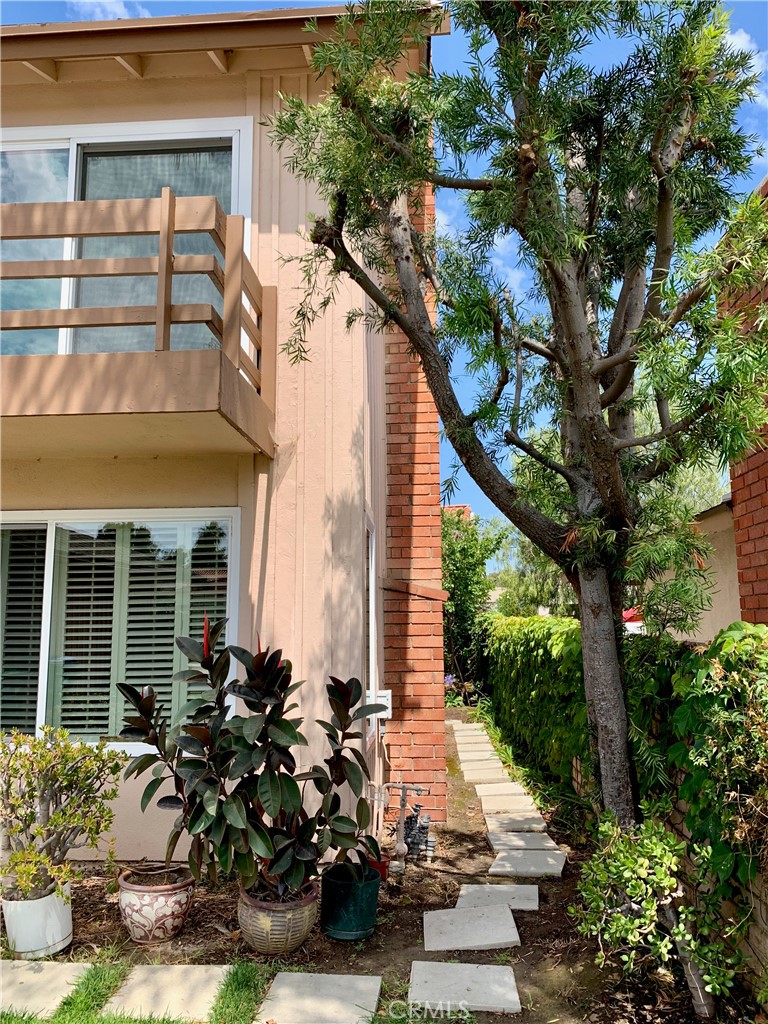 15 Butler Street Irvine, CA 92612 - Photo 31 of 37 a front view of a house with a garden