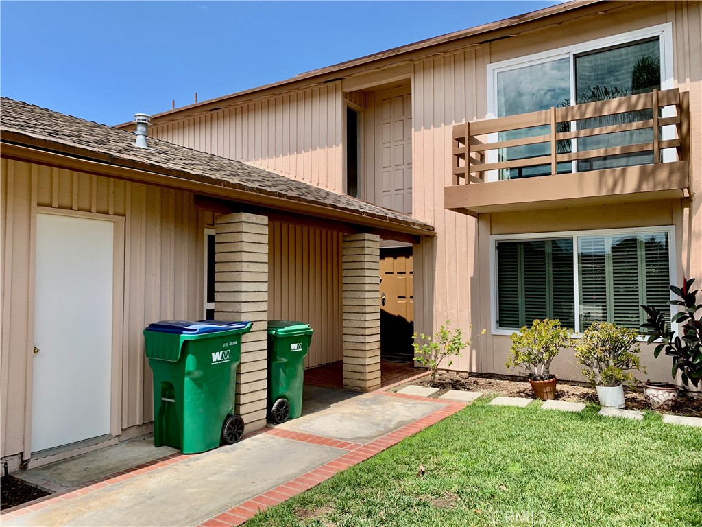 15 Butler Street Irvine, CA 92612 - Photo 4 of 37 a front view of a house with patio