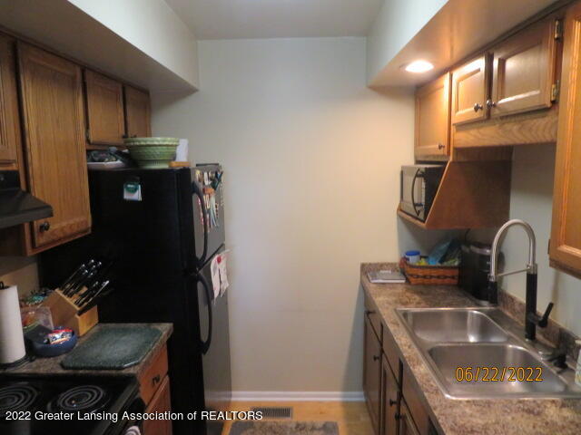 205 East Jolly Road, Unit A2 Lansing, MI 48910 - Photo 13 of 36 IMG_1109