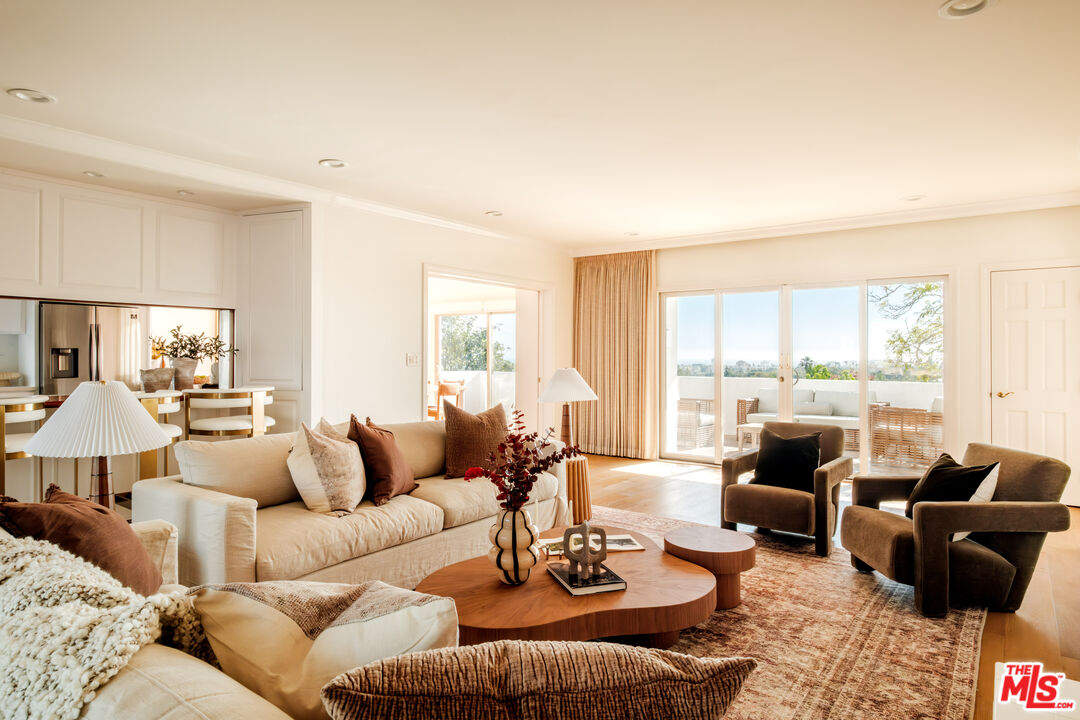 905 Berkeley Street Santa Monica, CA 90403 - Photo 2 of 33