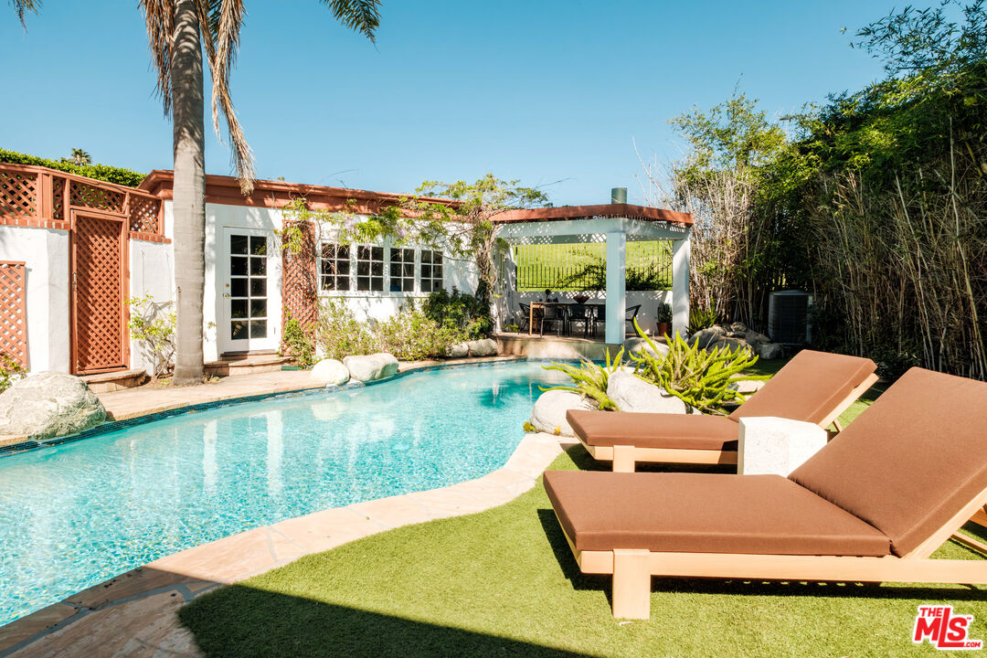 905 Berkeley Street Santa Monica, CA 90403 - Photo 24 of 33