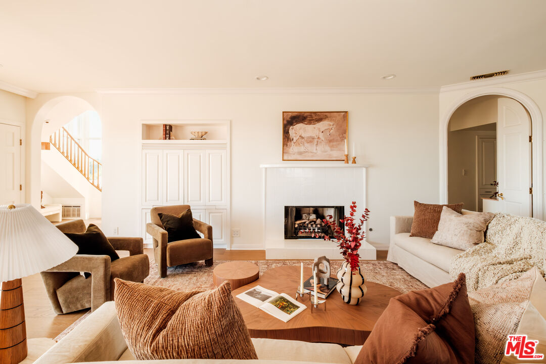 905 Berkeley Street Santa Monica, CA 90403 - Photo 3 of 33