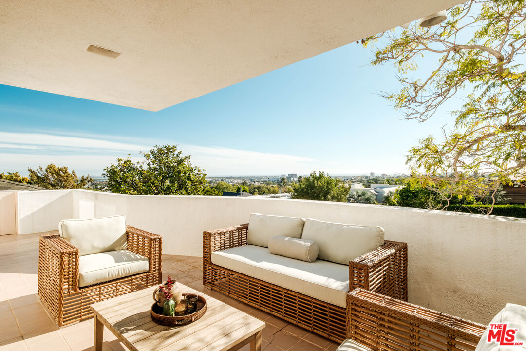 905 Berkeley Street Santa Monica, CA 90403 - Photo 8 of 33