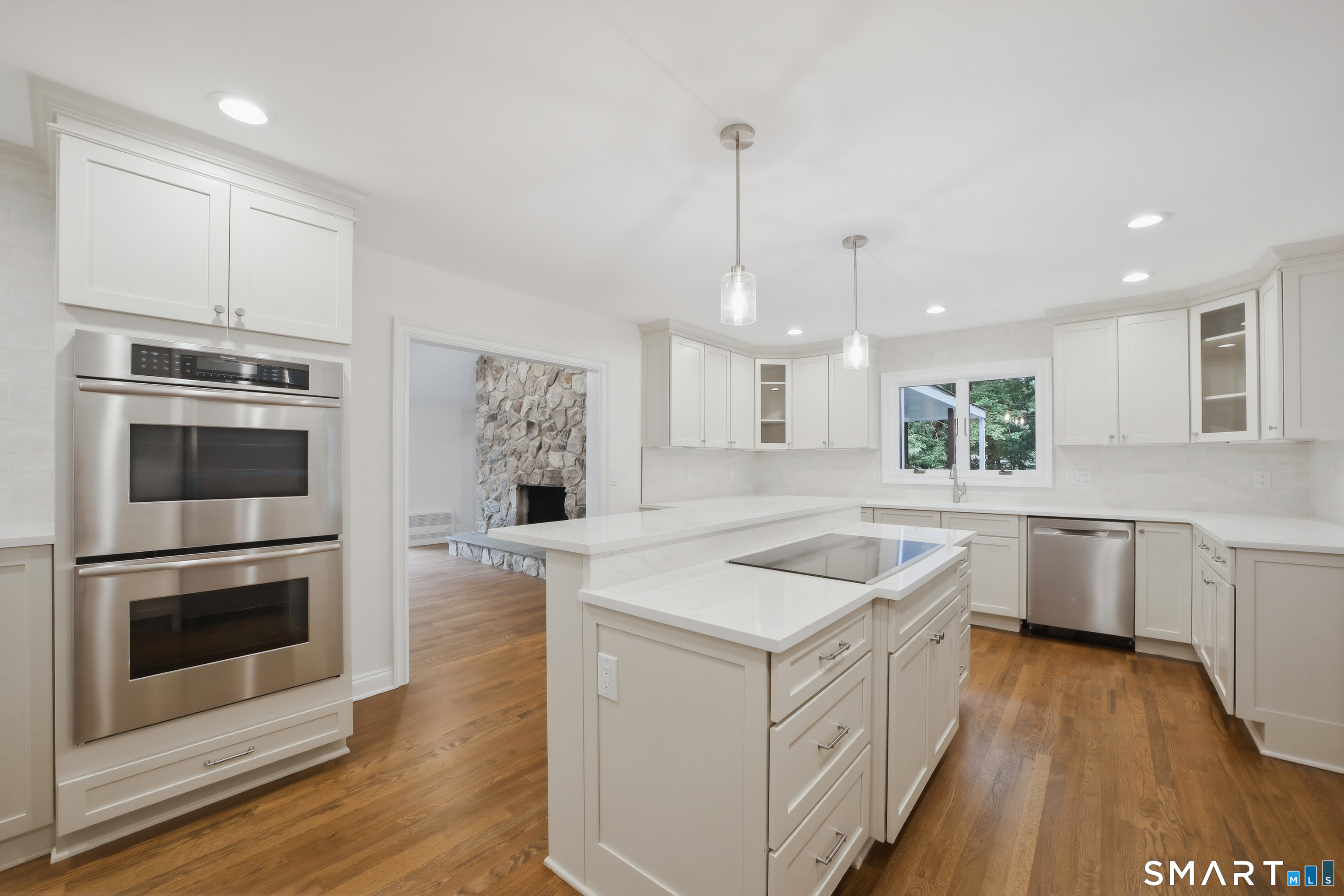 21 Deepwood Road Weston, CT 06883 - Photo 4 of 38