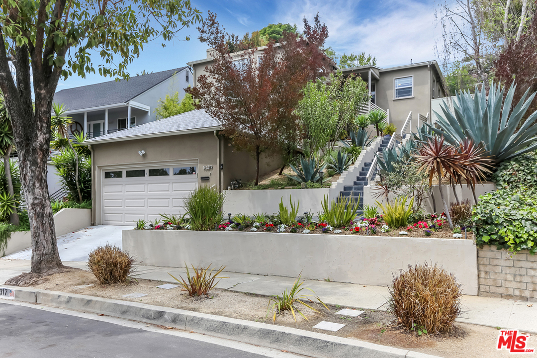 10317 Walavista Road Los Angeles, CA 90064 - Photo 1 of 21