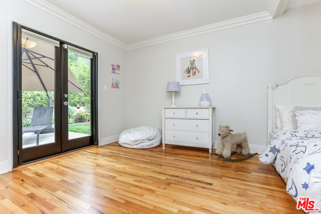 10317 Walavista Road Los Angeles, CA 90064 - Photo 11 of 21