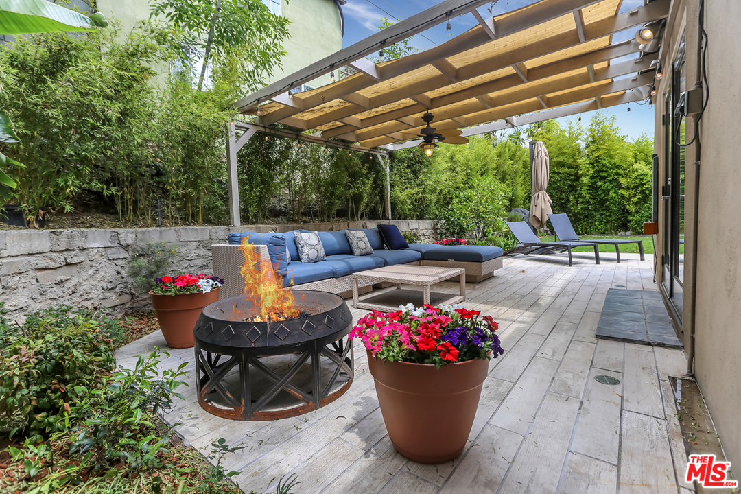10317 Walavista Road Los Angeles, CA 90064 - Photo 14 of 21