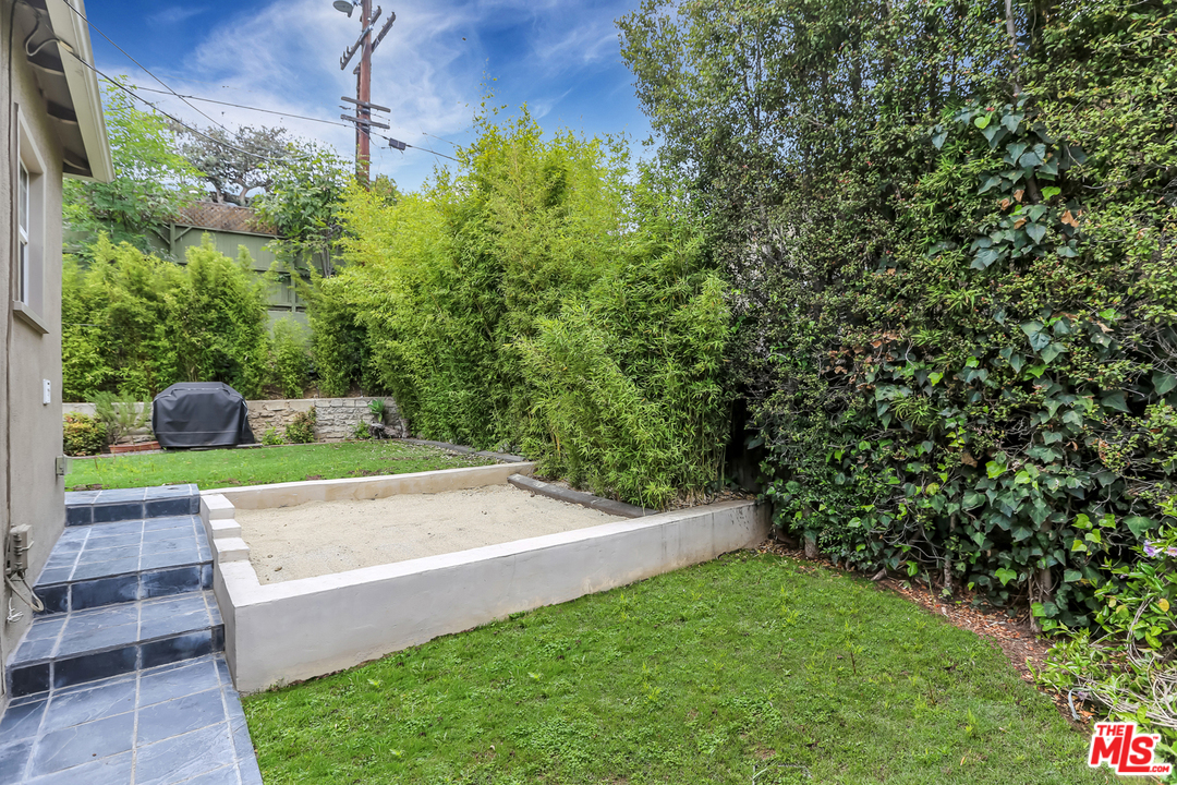 10317 Walavista Road Los Angeles, CA 90064 - Photo 19 of 21