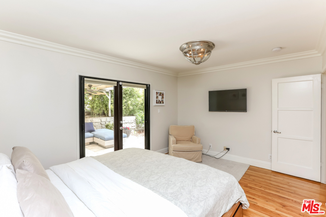 10317 Walavista Road Los Angeles, CA 90064 - Photo 9 of 21