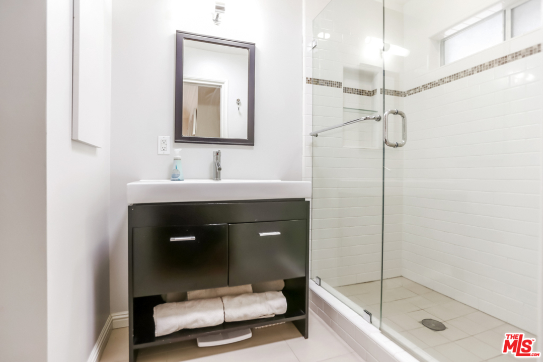 10317 Walavista Road Los Angeles, CA 90064 - Photo 10 of 21