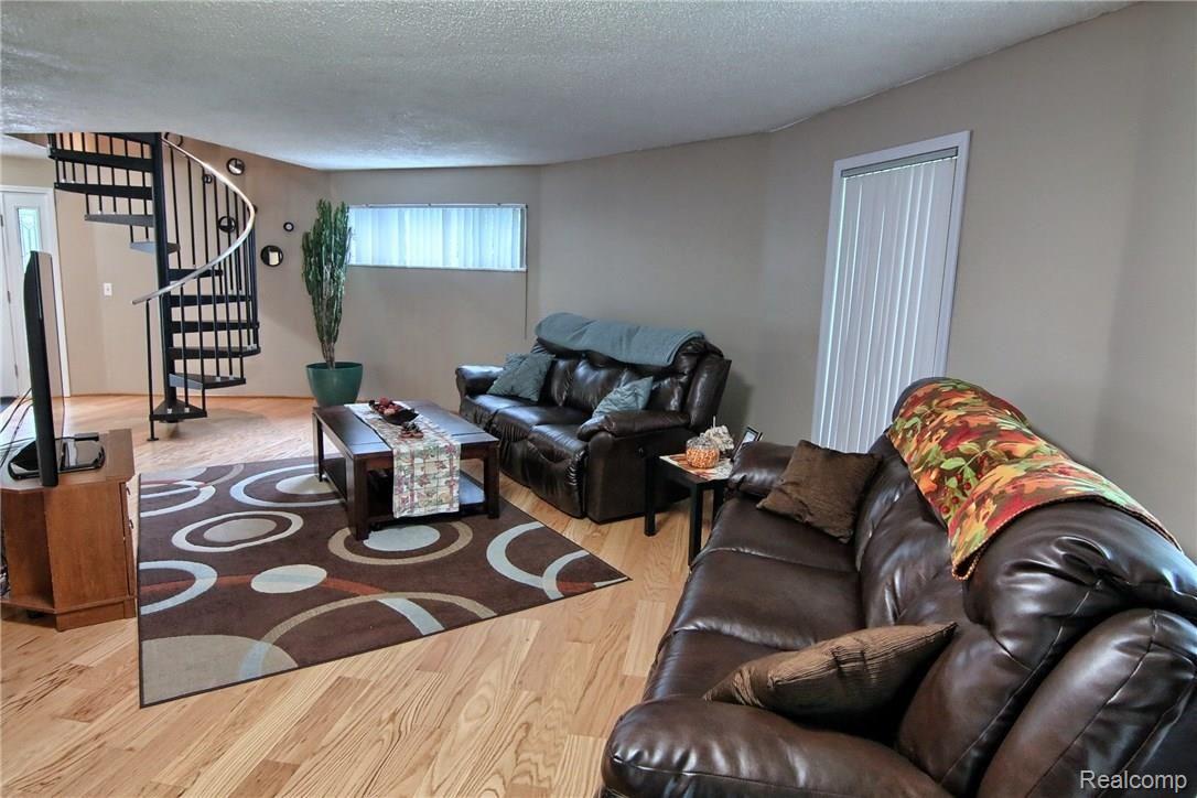 38290 Ruedisale Street New Baltimore, MI 48047 - Photo 8 of 28 008.jpg