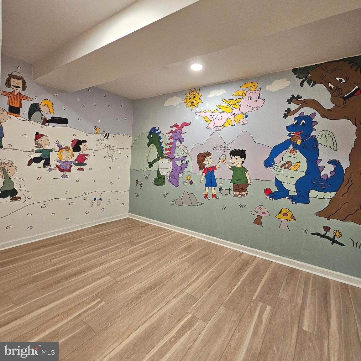 7777 Turlock Road Springfield, VA 22153 - Photo 26 of 43 a room with toys and flat screen tv