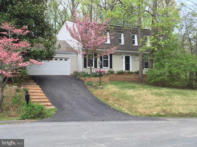 11230 Hunting Horn Lane Reston, VA 20191 - Photo 2 of 29 Exterior (Front)