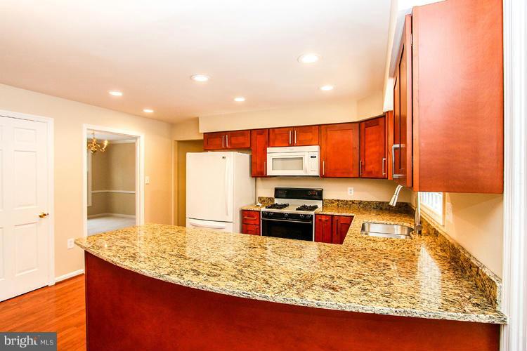 11230 Hunting Horn Lane Reston, VA 20191 - Photo 11 of 29 Kitchen