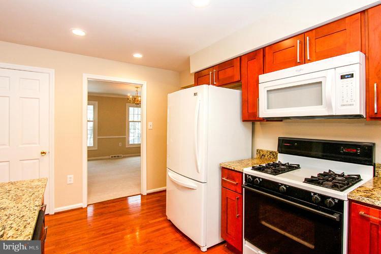 11230 Hunting Horn Lane Reston, VA 20191 - Photo 12 of 29 Kitchen