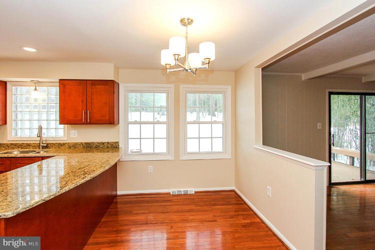 11230 Hunting Horn Lane Reston, VA 20191 - Photo 14 of 29 Kitchen