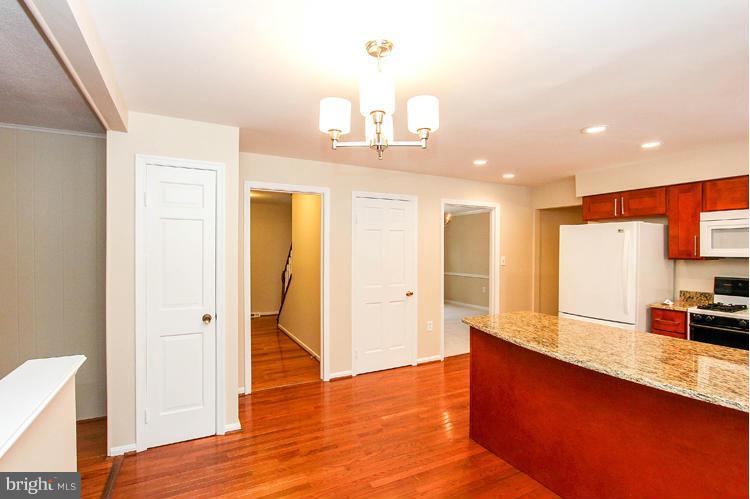11230 Hunting Horn Lane Reston, VA 20191 - Photo 15 of 29 Kitchen