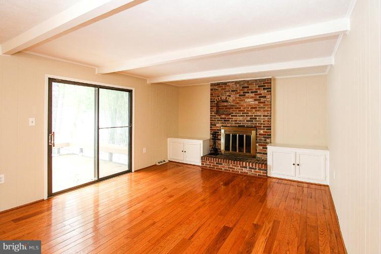 11230 Hunting Horn Lane Reston, VA 20191 - Photo 16 of 29 Family Room