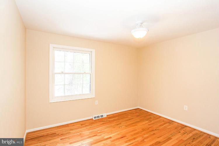 11230 Hunting Horn Lane Reston, VA 20191 - Photo 24 of 29 Bedroom