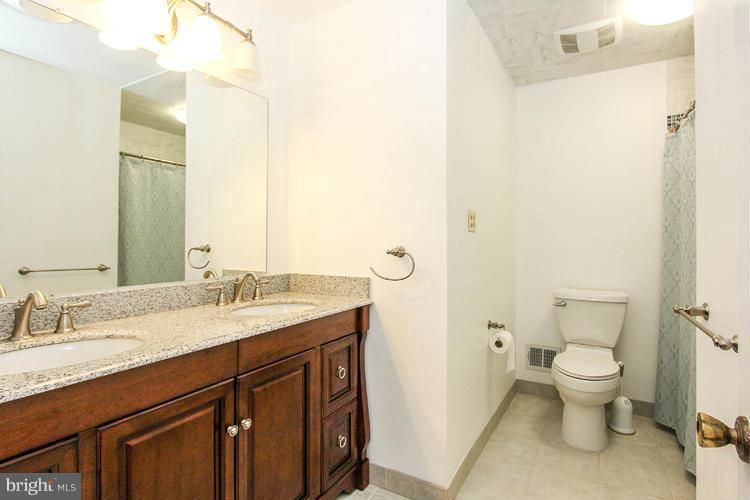 11230 Hunting Horn Lane Reston, VA 20191 - Photo 25 of 29 Bath