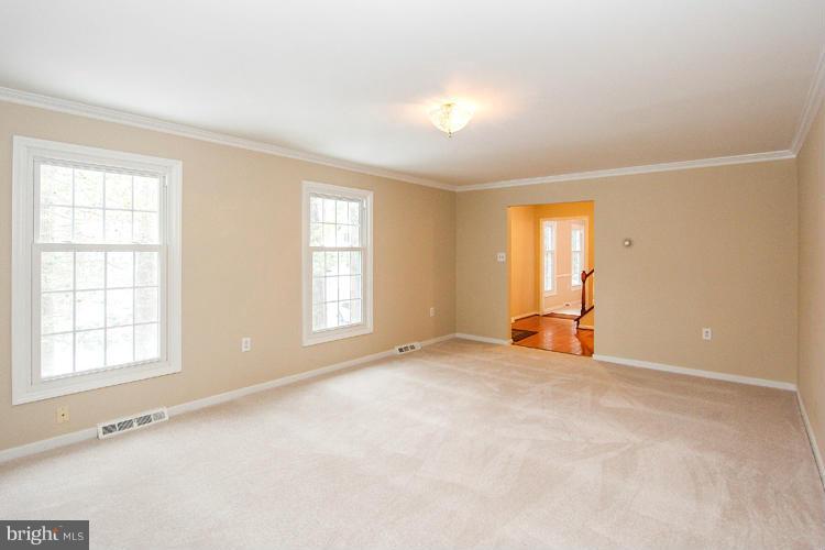 11230 Hunting Horn Lane Reston, VA 20191 - Photo 4 of 29 Living Room